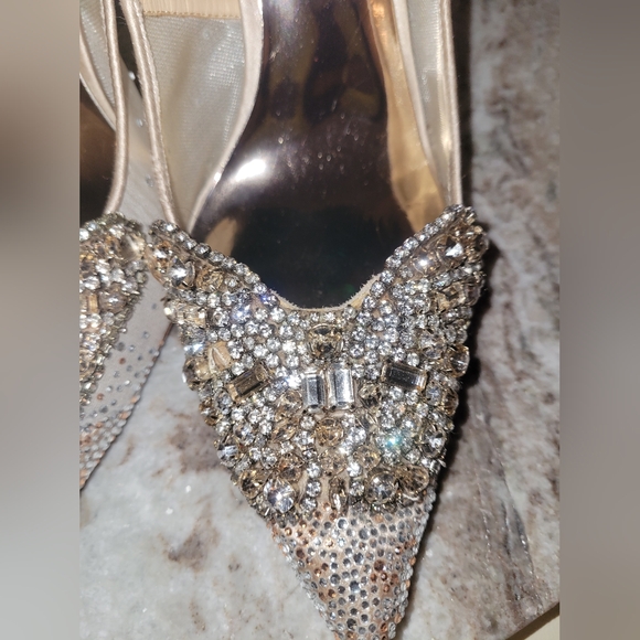 Badgley Mischka Glittering Silver Heels - Picture 13 of 16